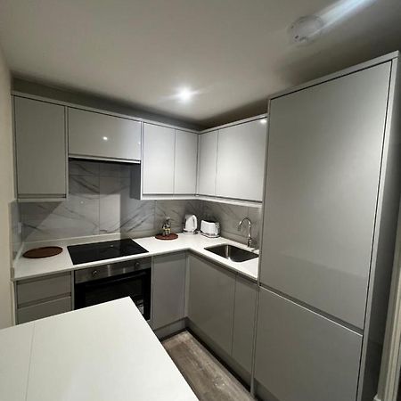 Апартаменты Flat In Лондон Экстерьер фото